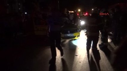 İzmir- Ters Yöne Giden Otomobil Kazaya Neden Oldu 1 Ağır Yaralı