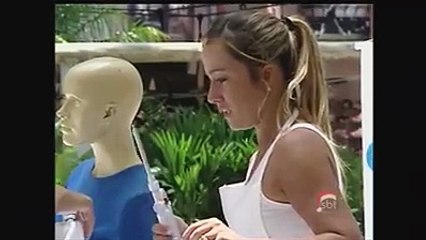 El limpiador es tan fuerte que hasta te cambia el color de ojos jajaja buena broma