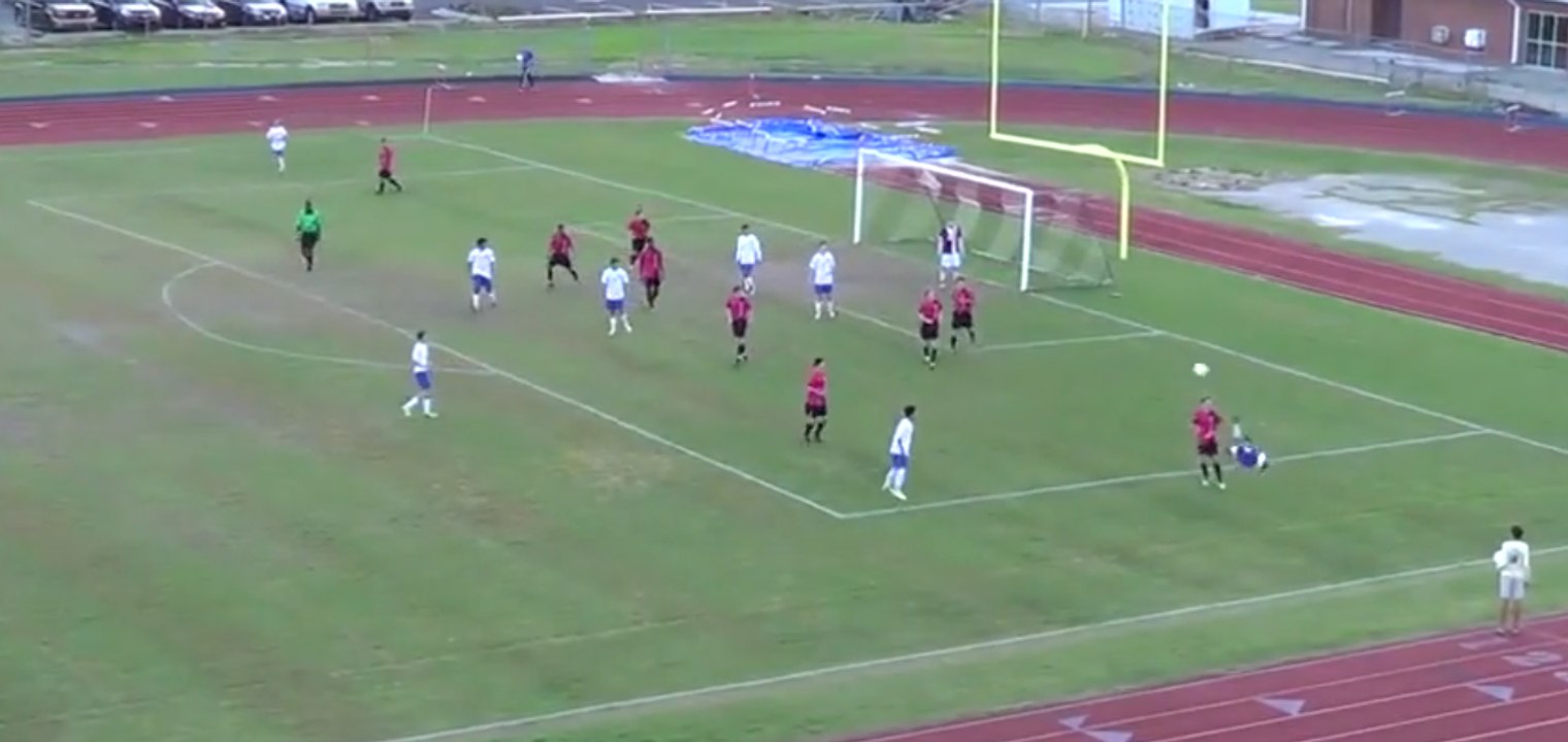 Football : enchaînement de deux retournés acrobatiques