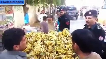 Police Rade in Public - LiveleakVvideos