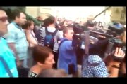 Москва у стен посольства Украины прошел митинг с песнями про Путина
