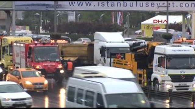 Kamyon Metrobüs Yoluna Girdi, Seferler Durdu