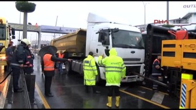 Kamyon Metrobüs Yoluna Girdi, Seferler Durdu2