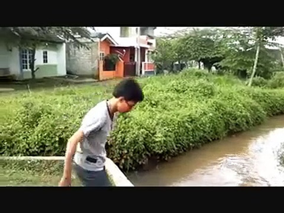 MISTERI JEMBATAN MERAH