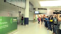 FC Bayern München nach Pleite in Barcelona- Ankunft der Spieler am Flughafen
