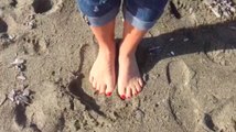 BARBARADURSO.COM - Con le amiche in spiaggia…a piedi nudi!