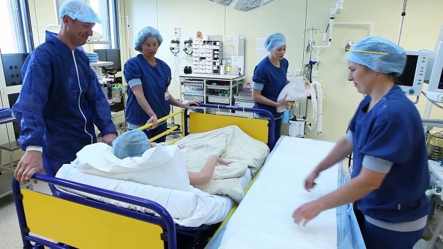 Babette krijgt een operatie in het ziekenhuis