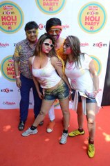 Sunny Leone Celebrating Holi Festival | Must Watch