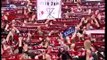 Supporters zingen You'll Never Walk Alone tijdens huldiging FC Twente