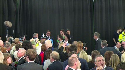 Cameron bleibt Regierungschef in Großbritannien