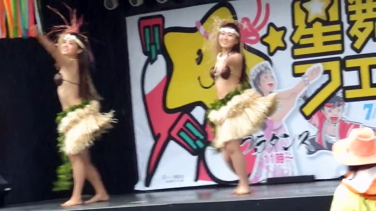 女子大生によるセクシーなダンス
