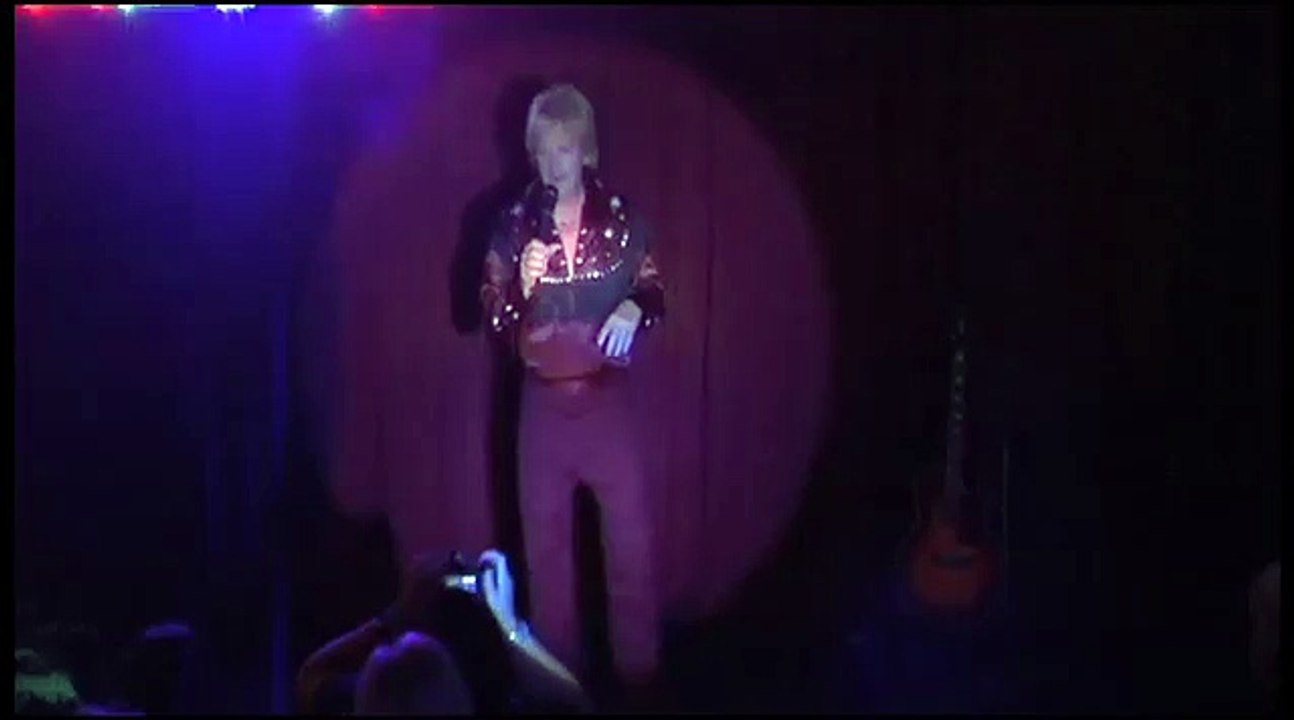 Gene Hodge sings 'Make Me Know It' at Elvis Day (video)