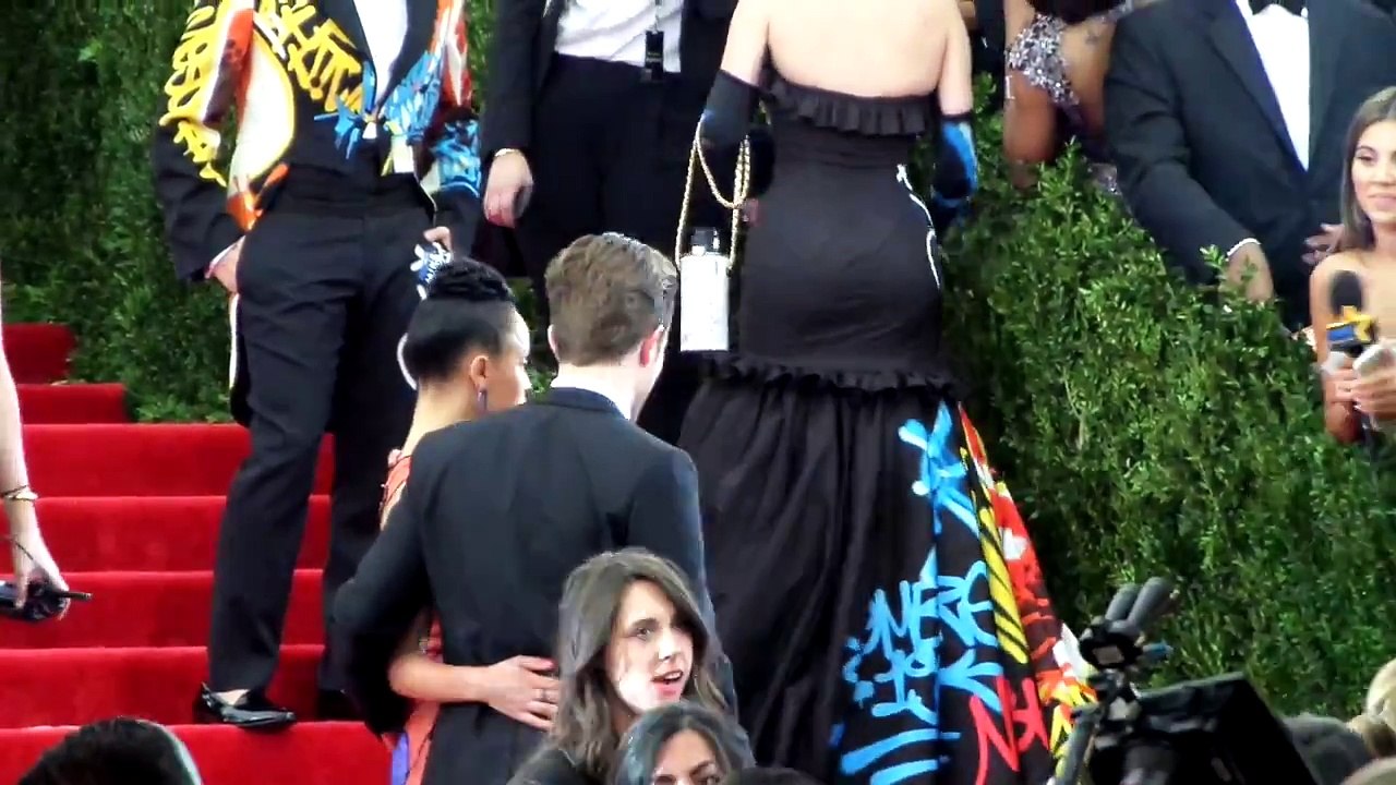 #4 Robert Pattinson & FKAtwigs, Red Carpet MetGala in NYC 04.05.2015