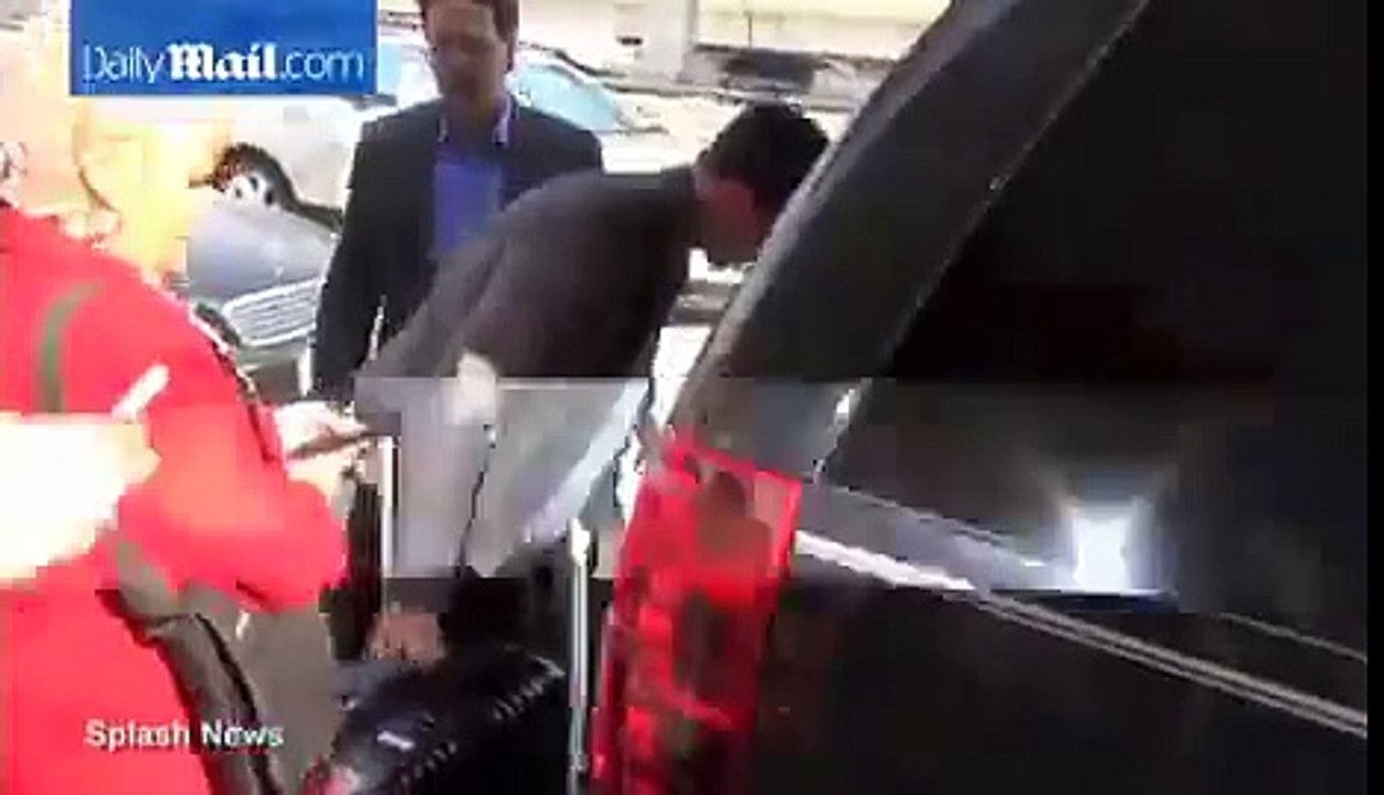 #2 Robert Pattinson & FKAtwigs airport JFK in NYC 05.05.2015