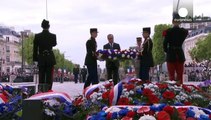 Les cérémonies du 08 mai à Paris, avec François Hollande et le secrétaire d'Etat américain John Kerry