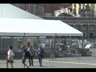 Napoli - Il capannone "mostro" di Piazza del Plebiscito (07.05.15)
