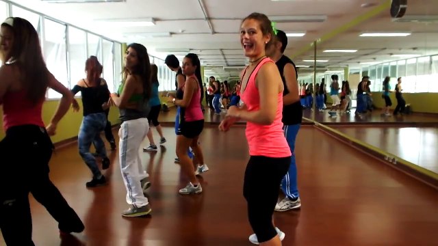 ZUMBA CON VIVI RODRIGUES - BACHATA - STAND BY ME
