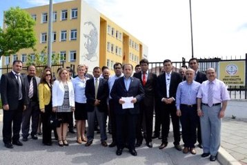 Okul Kapısında Müdür ve Sendikacı Kavgası