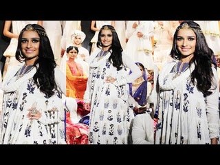 Gorgeous Actress Shradha Kapoor In Queen Look On Ramp