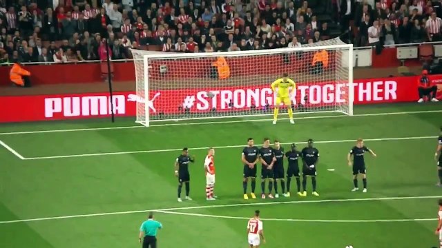 Le sublime coup franc de Sanchez vue des tribunes...