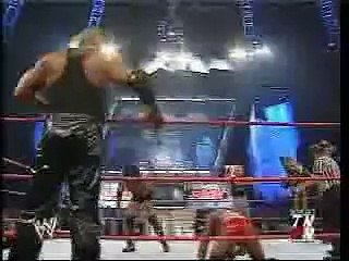 Kevin Nash Tears His Quad on WWE Raw 2002