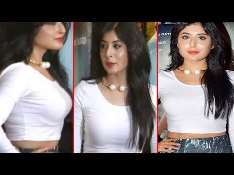 Hot Actress Kritika Kamra Huge Bosoms Shape Flashing