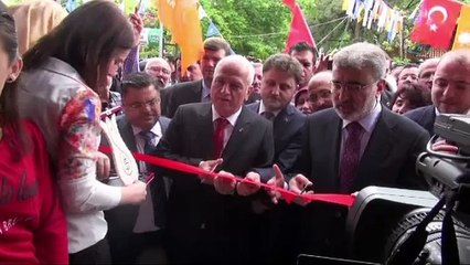 Cuma namazı çıkışı vatandaşlara pilav ikram etti