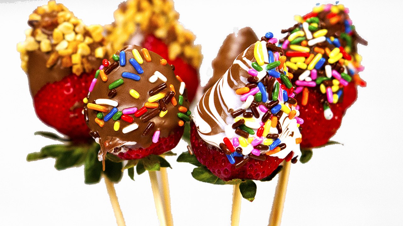 How to Make Sparkling Chocolate Covered Strawberries