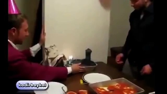 Arkadaş arkadaşa bu şakayı yapamaz! Komik İzle