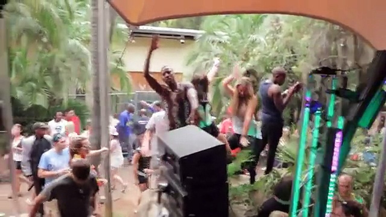 Juicy M LIVE from H2O Hip Hop Floor