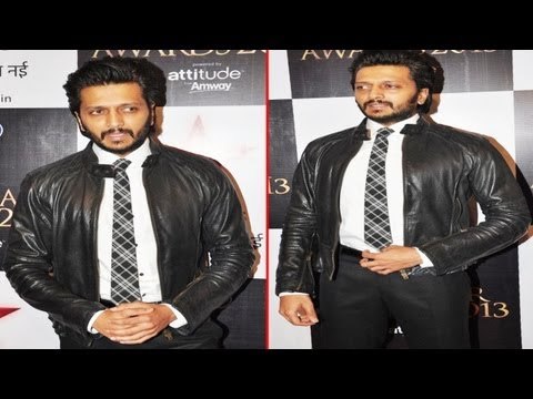 Marathi Boy Ritesh Deshmukh In Hot Black Jacket Spotted @ 11th Star Pariwaar Awards