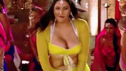 RAGINI DWIVEDI B**BS SHAKE - B**BS POP OUT - NAVEL SHOW HOTTEST SLOW MOTION - The Bollywood