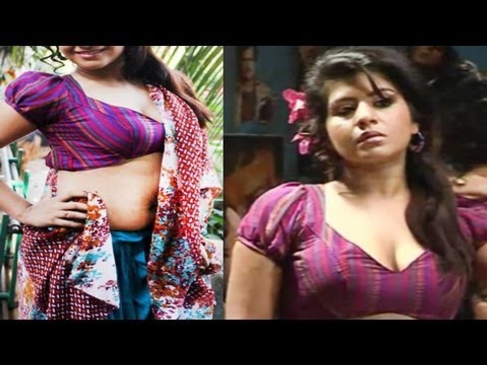 Sexy Kamariya Hot Girl Deep Cleavage