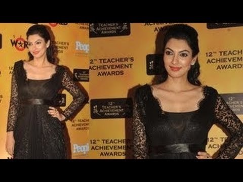 Sexy Yukta Mookhey At The12th Teacher's Achivement Awards