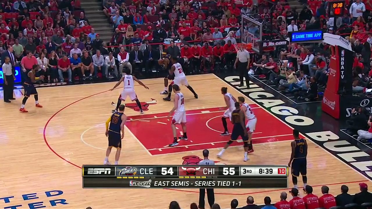 LeBron et Noah se chauffent