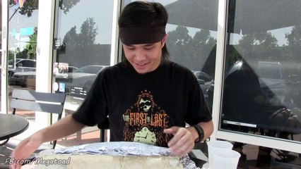 Il mange un burrito géant en moins de 2minutes