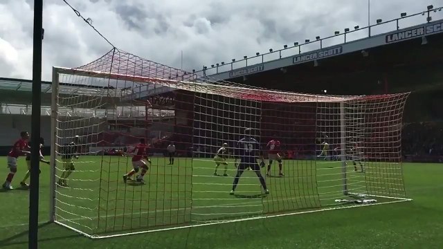 Reprise de volée en coup du foulard (Slow motion)