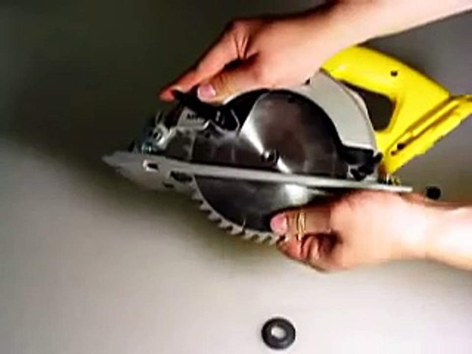 Changing blade on Dewalt XRP cordless circular saw DC390 video
