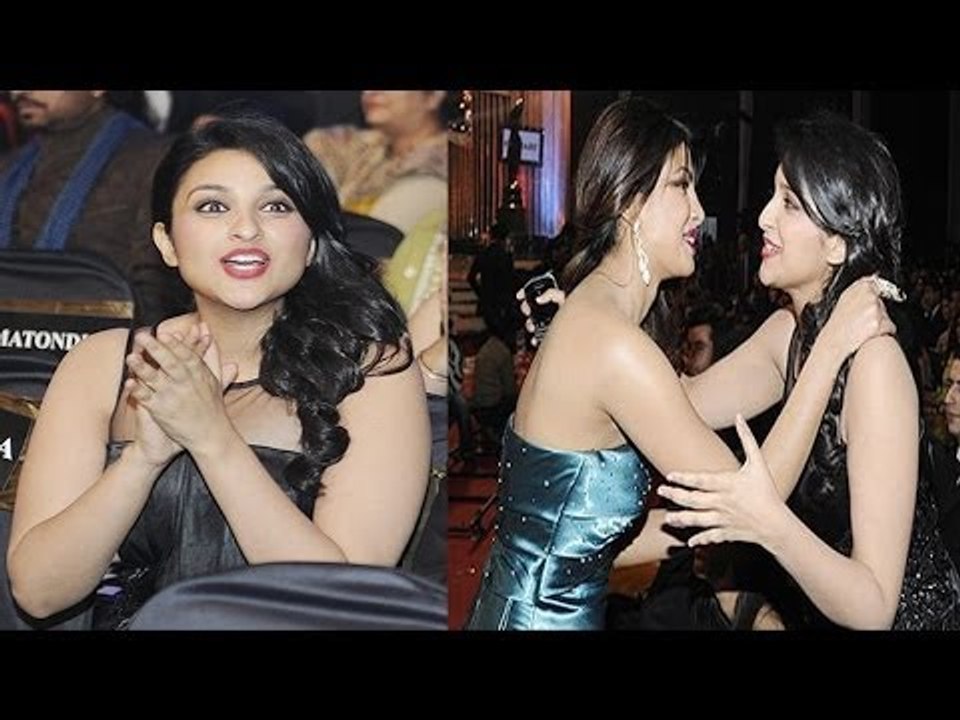 Hot Parineeti Chopra Hug With Sister Priyanka Chopra @ Filmfare Awards