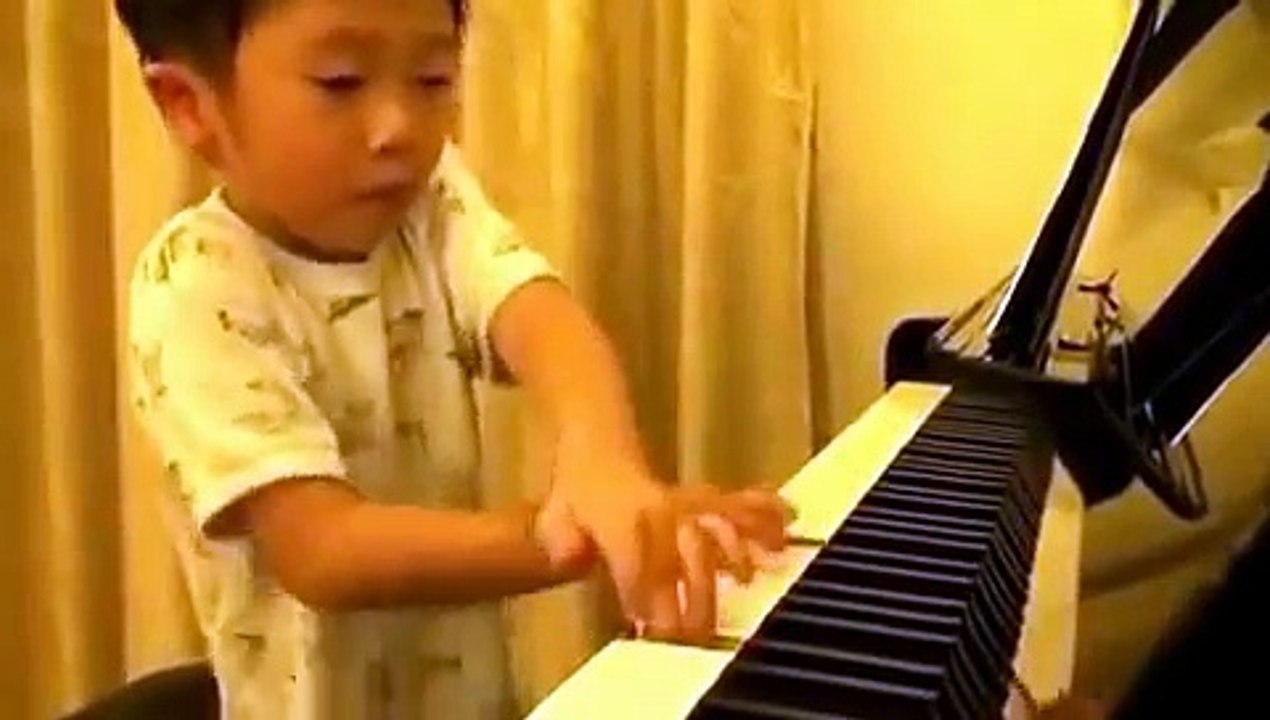 4 Year Old Boy Plays Piano Better Than Any Master