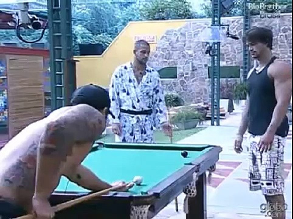 Cristiano BBB 11 Engenheiro Mecatronico usa Angulos da Geometria para ganhar jogo de Sinuca  Jan 19