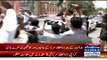 ▶ Zulfiqar Mirza's Excellent Talk against PPP in front of PPP Supporters outside Court -