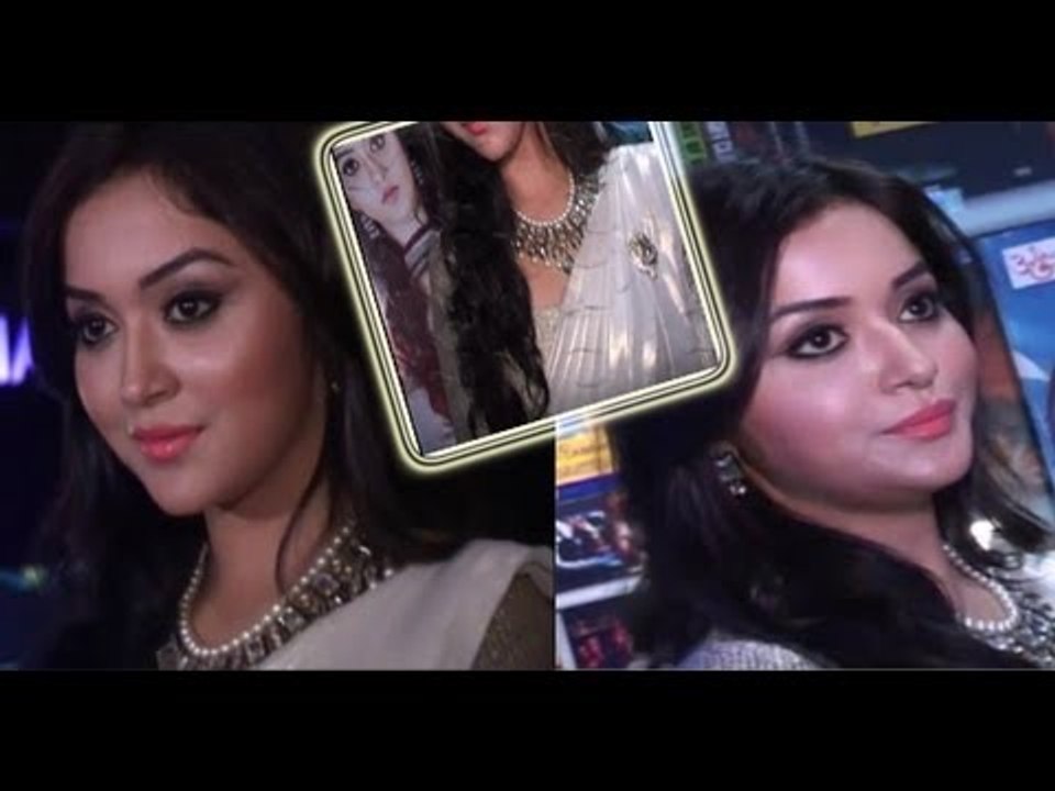 Seductive Ragini Nandwani Hot Pose