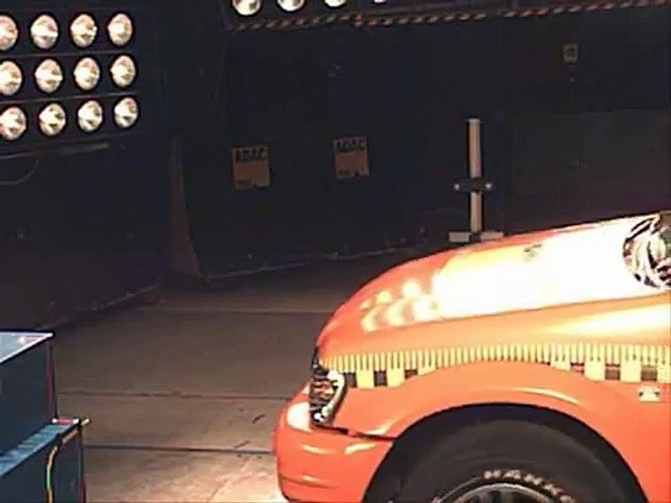 中国製自動車 衝突実験