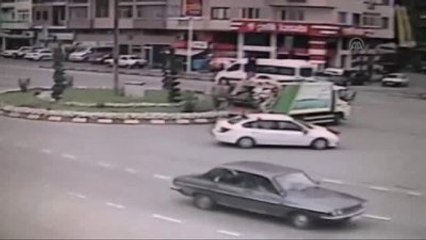 Gelin Aracının Peşinden Koşan Çocuğa Otobüs Çarptı