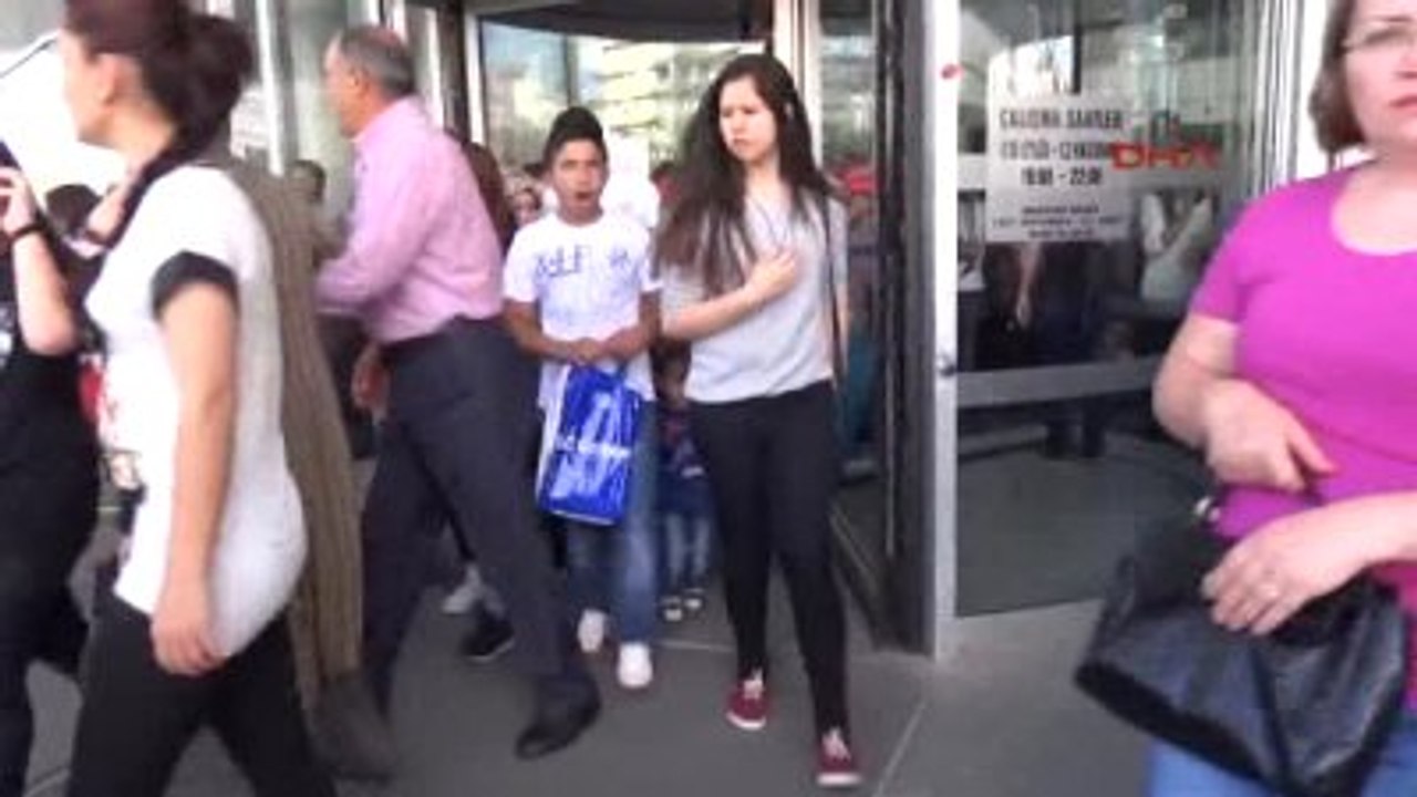 Antalya Avm'nin Restoran Bölümünde Yangın Çıktı, Vatandaşlar Tahliye Ediliyor-ek Görüntü