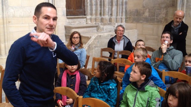 Les enfants visitent la cathédrale de Bayeux