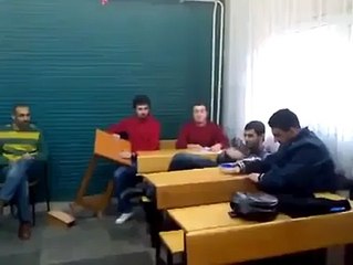 Dersin boş olduğunu öğrenince...