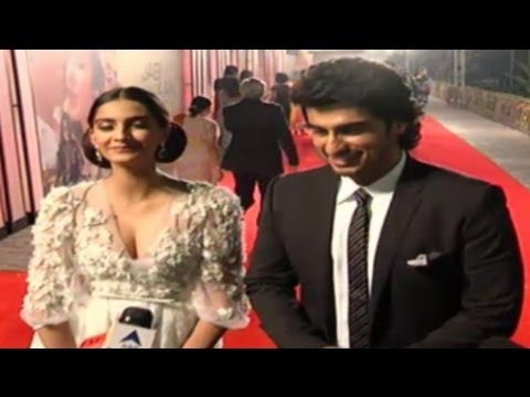 Bollywood Stars Sonam & Bollywood Stars - Jab Tak Hai Jaan Premiere At Y.R Studios SPECIAL Theatre