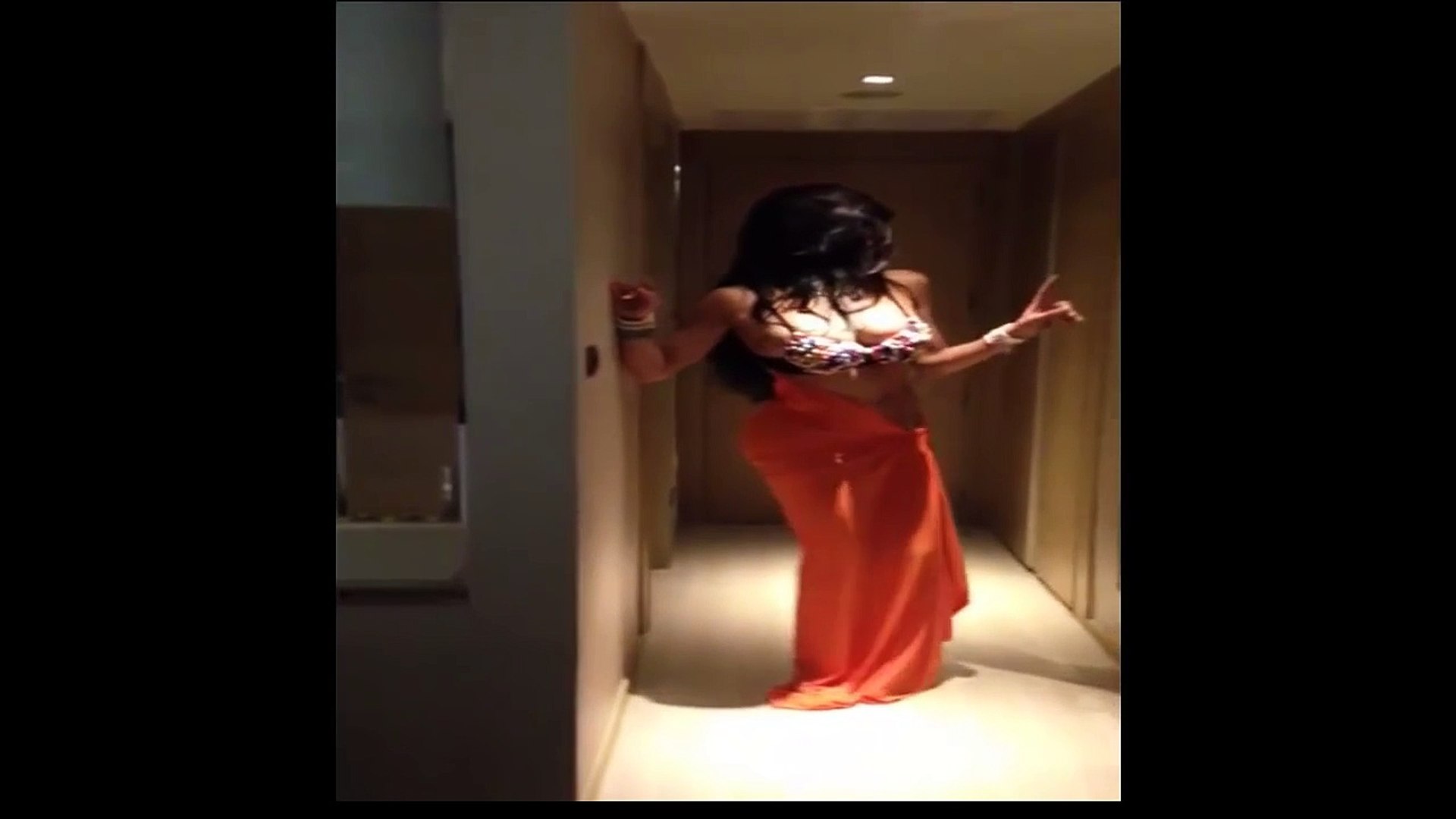 رقص معلاية كيك منازل -رقص منزلي بلباس احمر شفاف ahla ra9s - Vidéo  Dailymotion